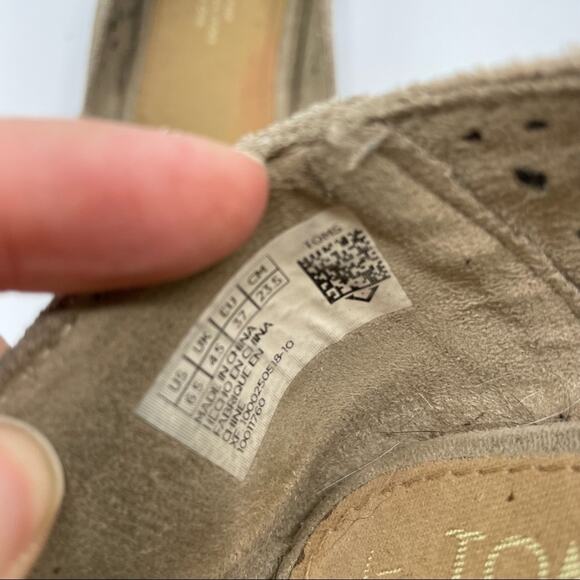 Toms Beige Leather Laser Cut Slip On Flats Womens 6.5 Shoes Comfort Ballet - Picture 5 of 10